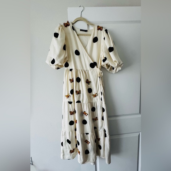 Nasty Gal Cream V-Neck Dress - Picture 3 of 12